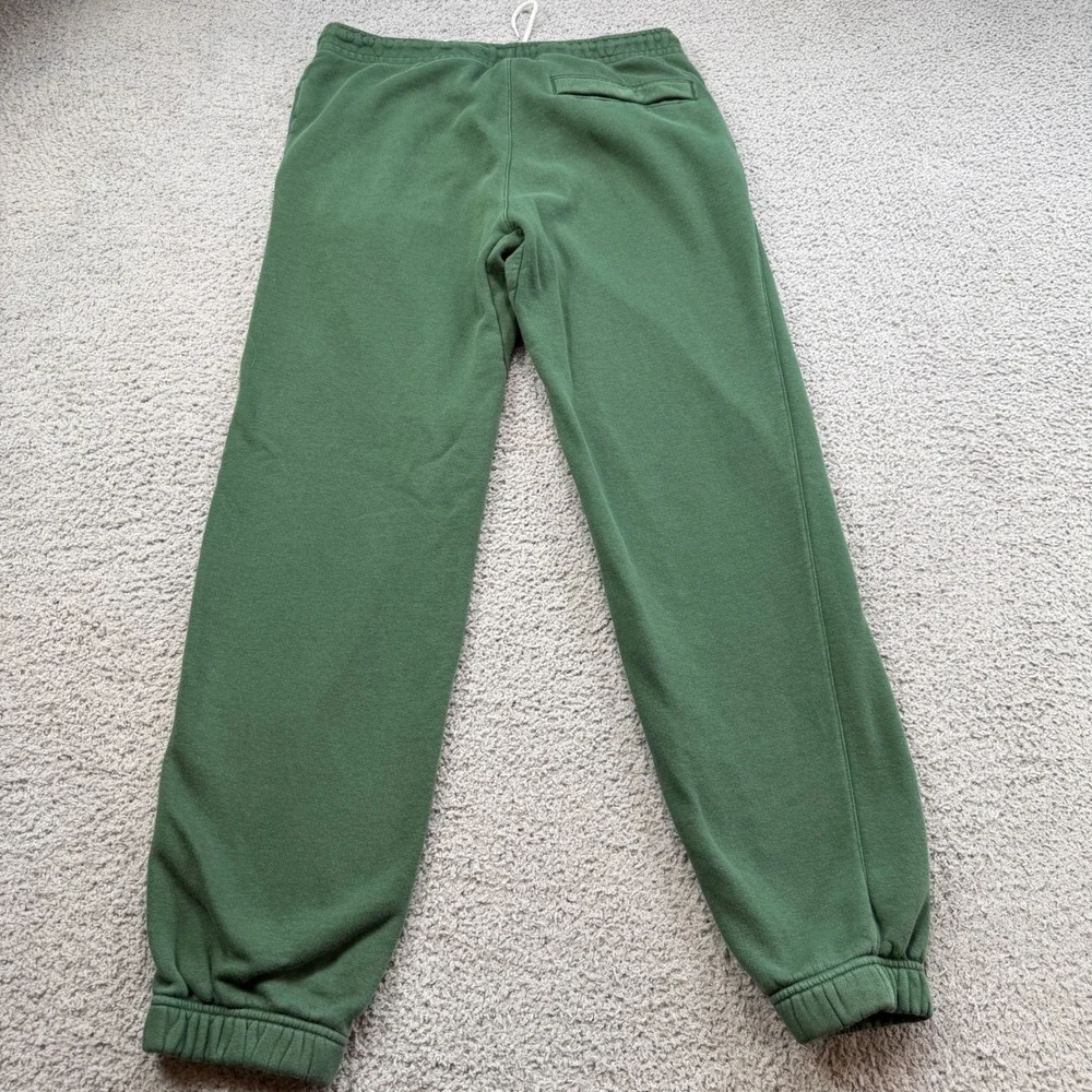 Nike x Stranger Things Hawkins High Phys Ed Sweatpants Green Mens M CQ3656-323